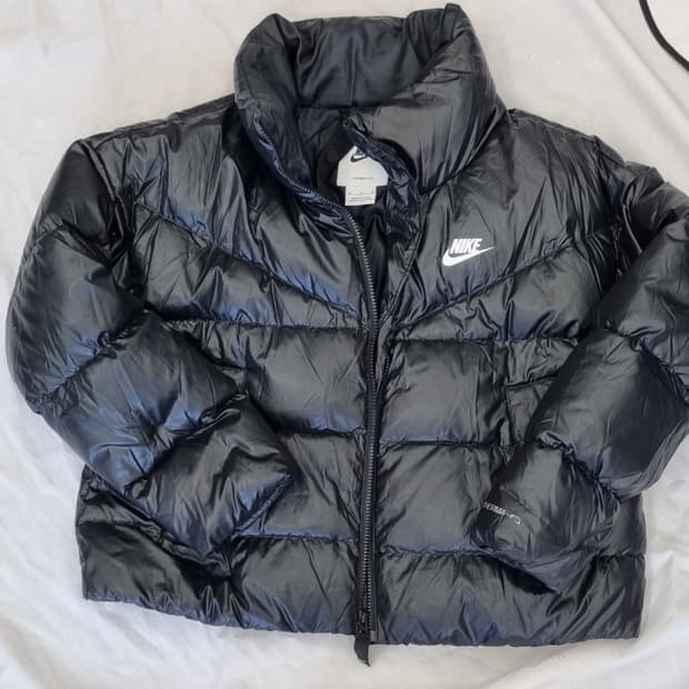 나이키 써마-핏 여성용 크롭 푸퍼 패딩 M (블랙)