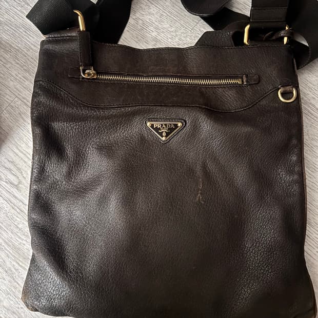 프라다 빈티지 레더 크로스 백