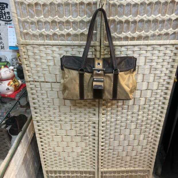 정품 프라다 테수토 포코노 레더 버클 바켓트백 팝니다