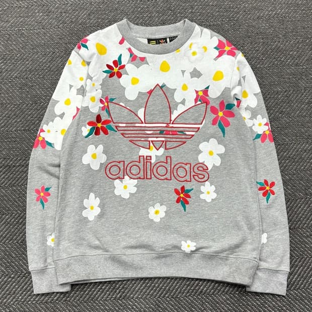 아디다스 퍼렐윌리엄스 데이지 맨투맨v0438