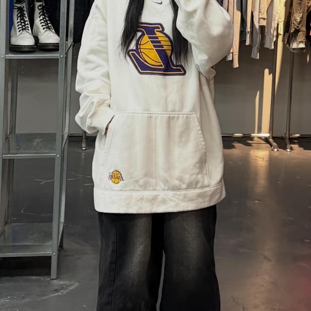 나이키 LA 레이커스 센터 스우시 화이트 후드티 A3662