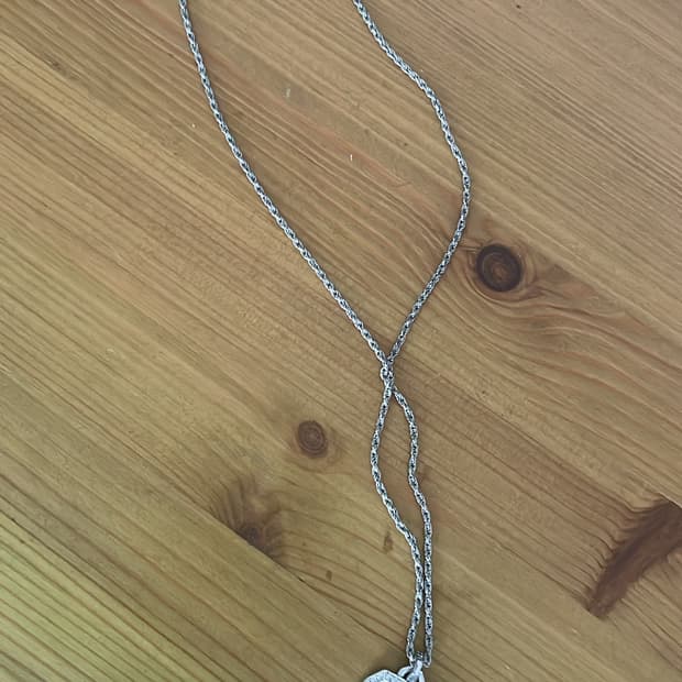 디그너티 목걸이