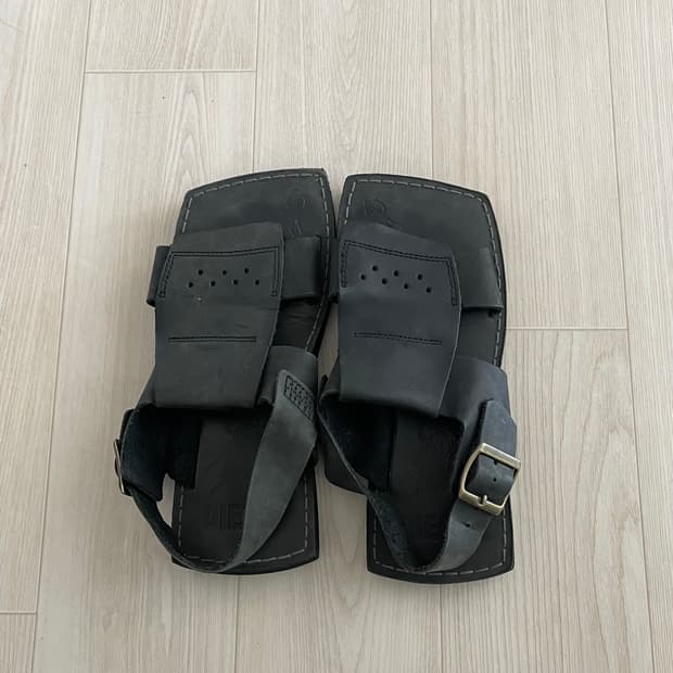 디젤 스퀘어토 샌들 블랙