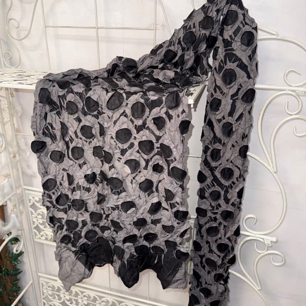 Black & gray grunge pleats scarf