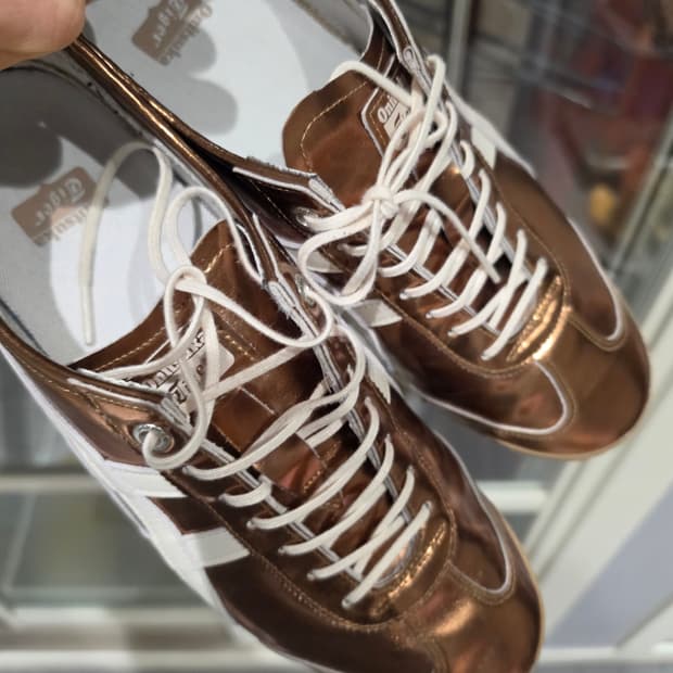 오니츠카 타이거 스니커즈