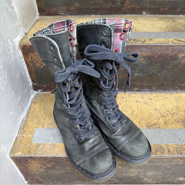 닥터마틴 트라이엄프 12홀 워커