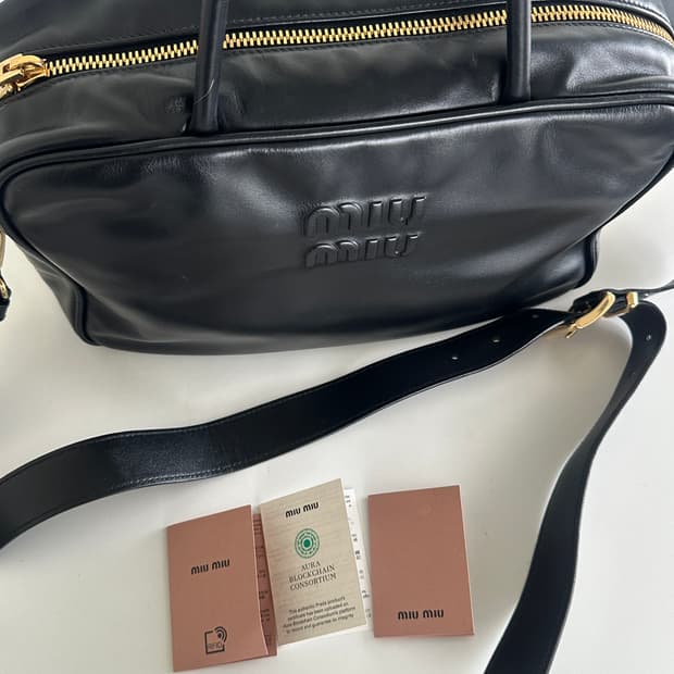 미우미우 가죽 탑 핸들 보백