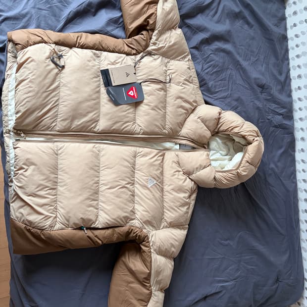 나이키 ACG 써마핏 패딩 베이지