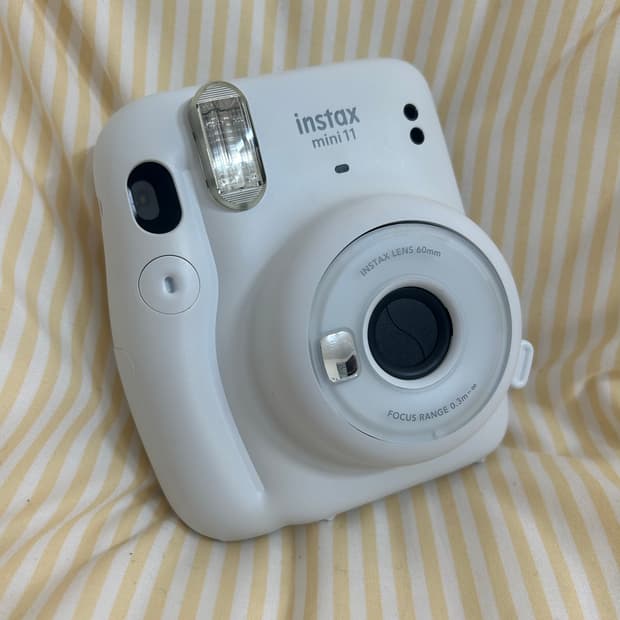 인스탁스 미니 11 폴라로이드 카메라