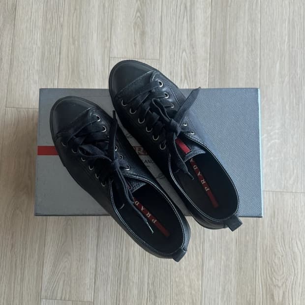 프라다 스포츠 로우탑 스니커즈 235