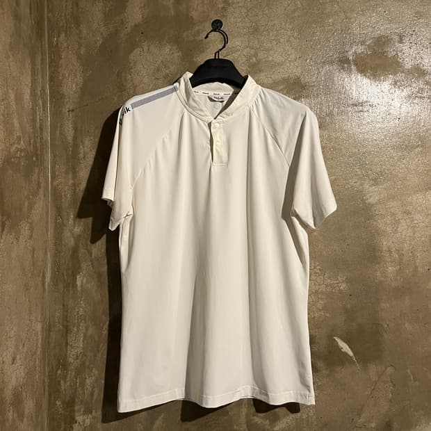 볼빅 버튼 반팔티