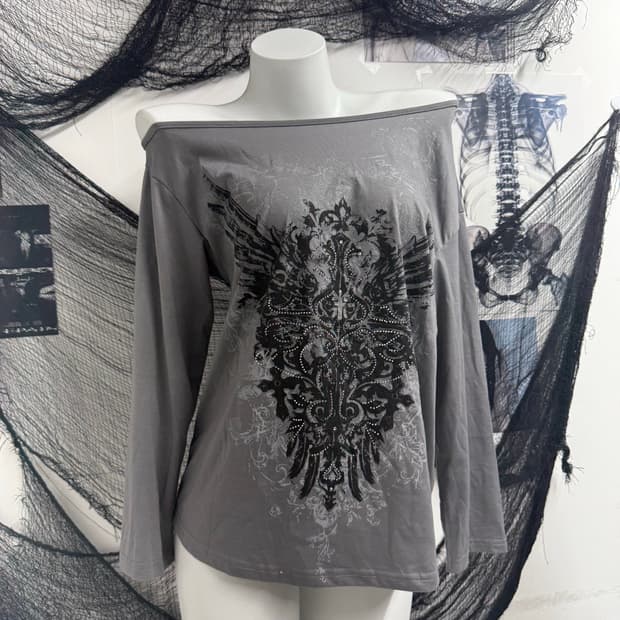 Punk mood off shoulder longsleeve