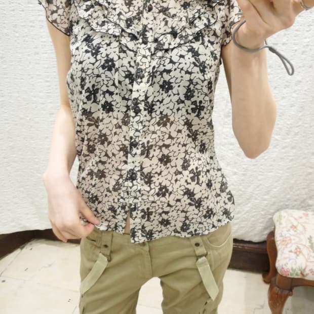Flower frill blouse