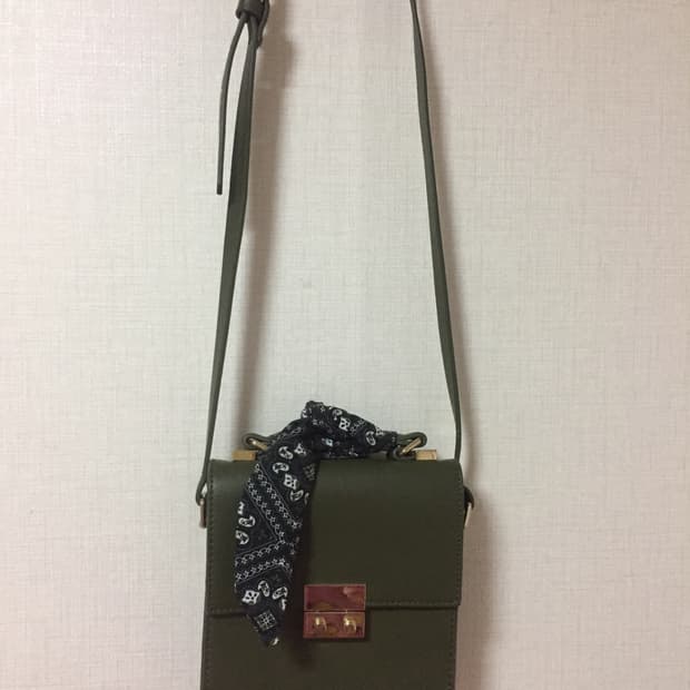 자라 카키 스카프 포인트 미니 숄더백