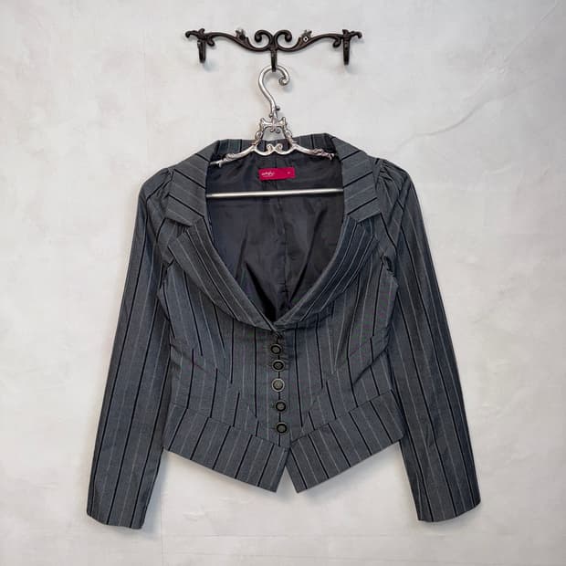Gray stripe crop geek chic blazer