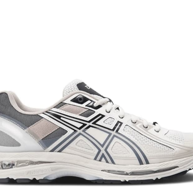 키코 아식스 젤버즈 1 그레이 260사이즈 판매합니다.