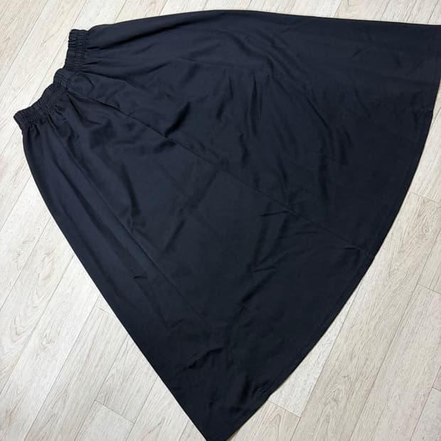(S) GU 드라이 플레어 고무줄 스커트 블랙