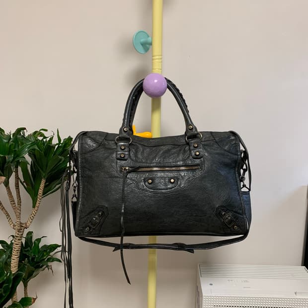 발렌시아가 클래식 모터백 다크그레이