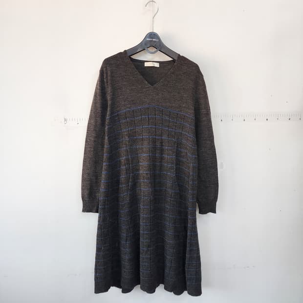 시스템 브이넥 니트 롱 원피스