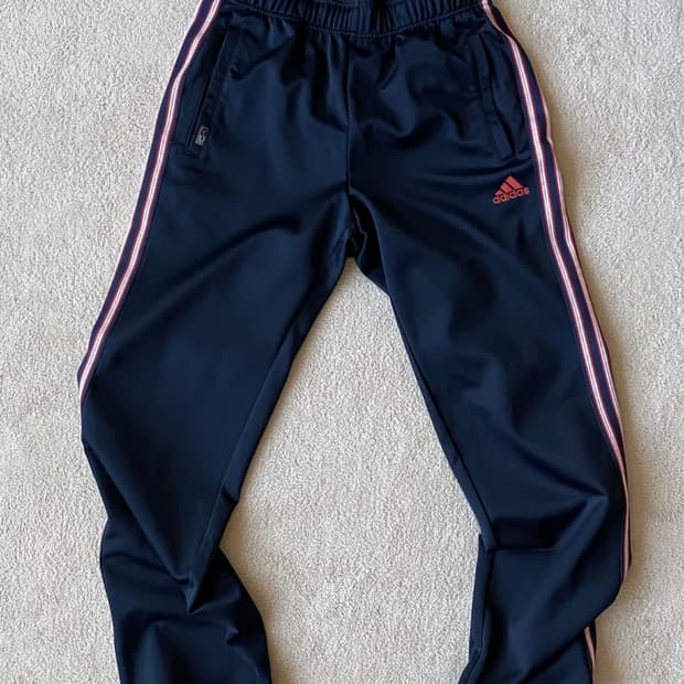 (첫번째 사진은 이전 판매자분 사진입니다) 아디다스 트랙팬츠