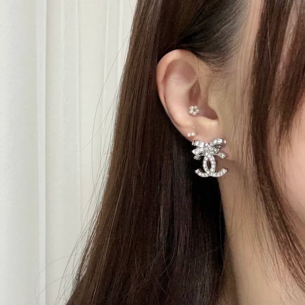 샤넬 귀걸이 리본왕관cc 업사이클링 귀걸이