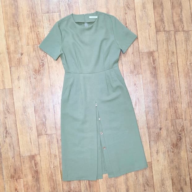 스프링크로커스(springcrocus) 버튼 슬릿원피스 프리사이즈 새상품