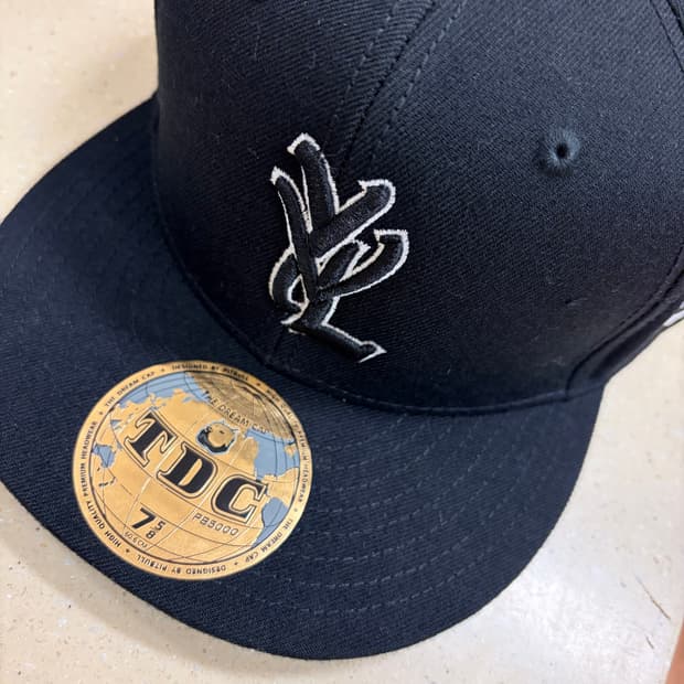 YVL HAT 7 5/8 White trim 플레이보이 카티