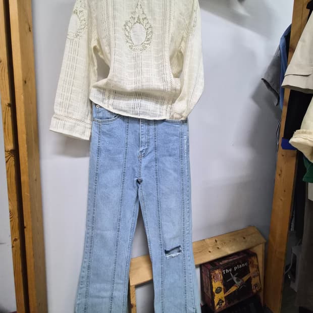 자라 자수레이스.  hybernat 부츠컷 스판데님