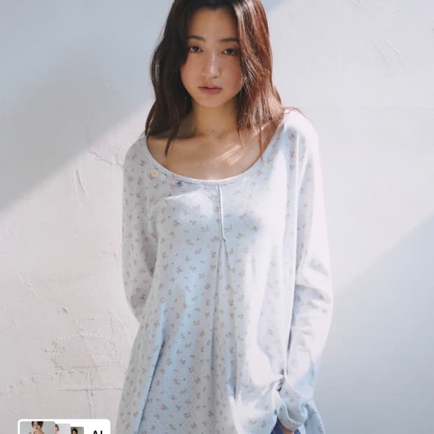 오피쉬 플로랄 턱 롱슬리브 스카이 블루