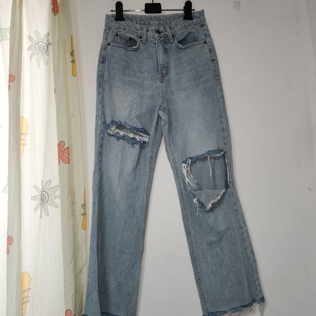 찢어진 청바지 데님 팬츠. S