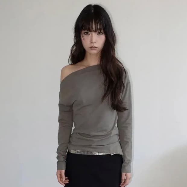 ONSKA 온스카 one shoulder elastic t (mud)