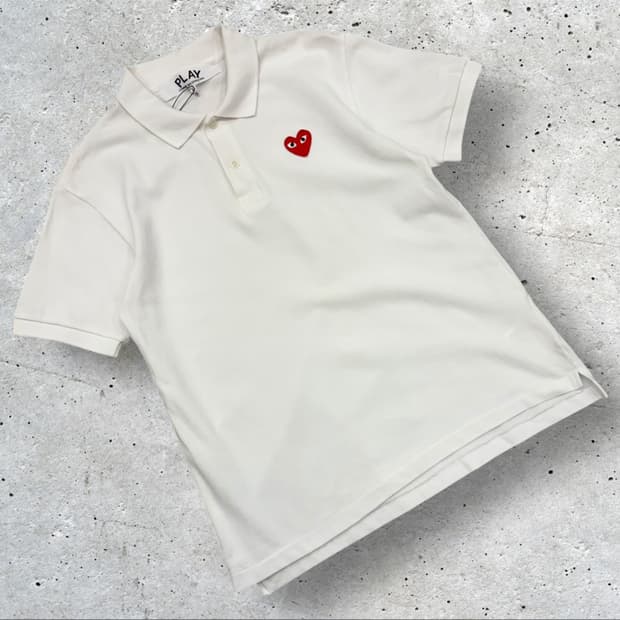 [L] 꼼데가르송 플레이 하트 와펜 흰색 반팔 폴로티 C639