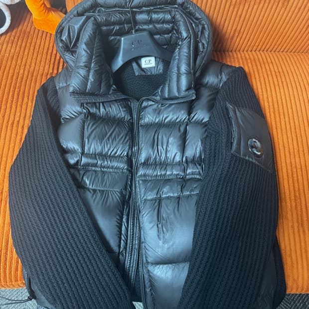 [110] CP 컴퍼니 24 FW DD쉘 니트패딩
