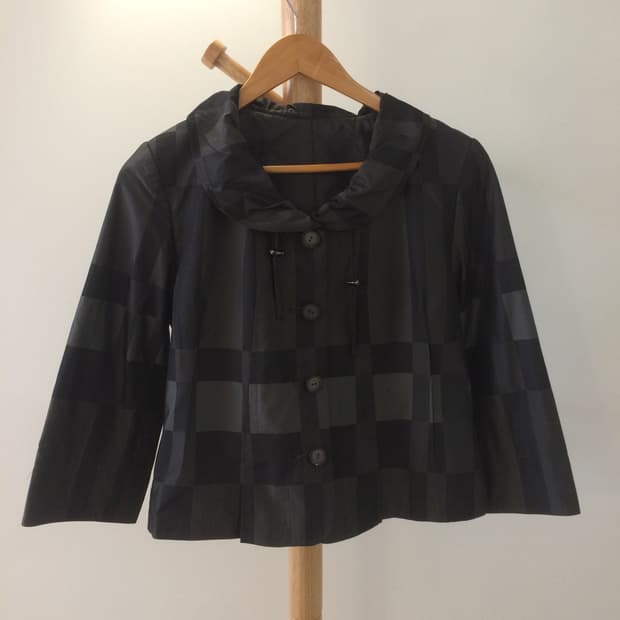 간절기용 바스락거리는 블랙 자켓 