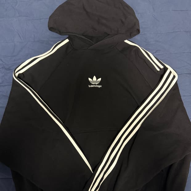 발렌시아가 아디다스 후드 라지 핏 블랙 2사이즈