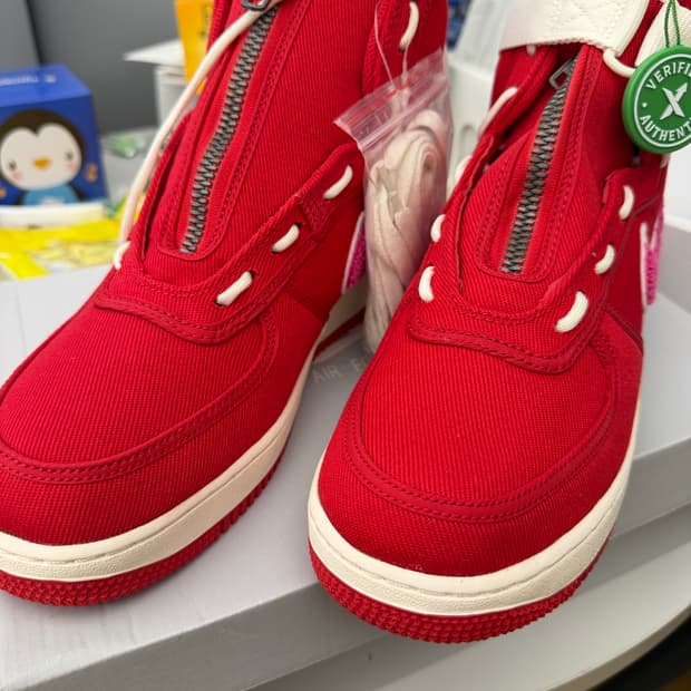 나이키 에어포스하이 이모셔널리 언에이블 265