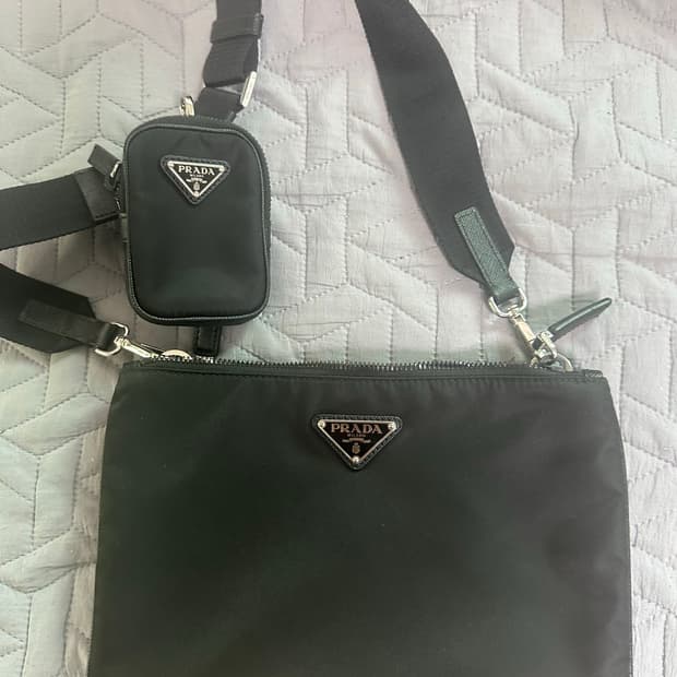 프라다 리나일론 백 팝니당 (200프로 정품)