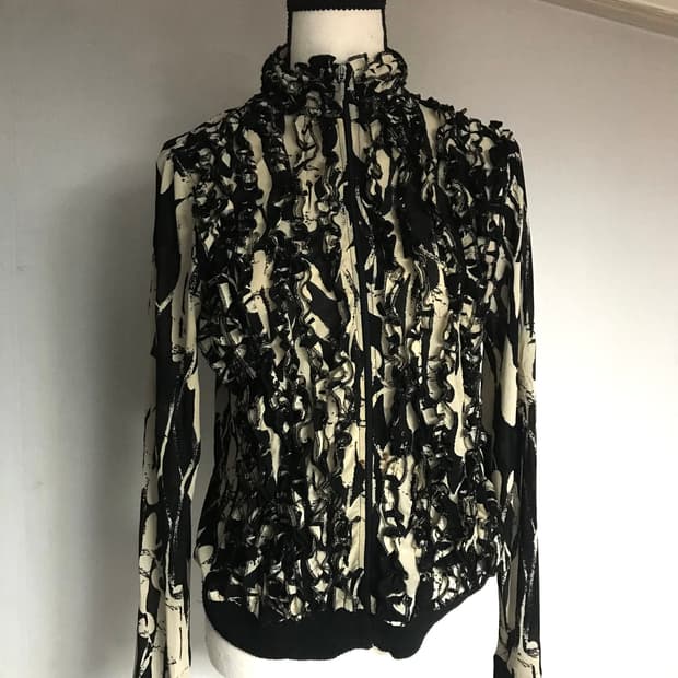 Pattern Ruffle Zip-up Blouse