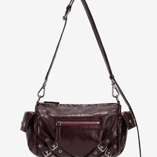 다이닛 버건디 백 STUD POCKET BAG IN BURGUNDY 