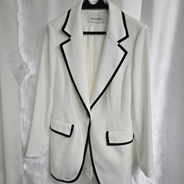 모조에스핀 화이트 배색 자켓 (1739)