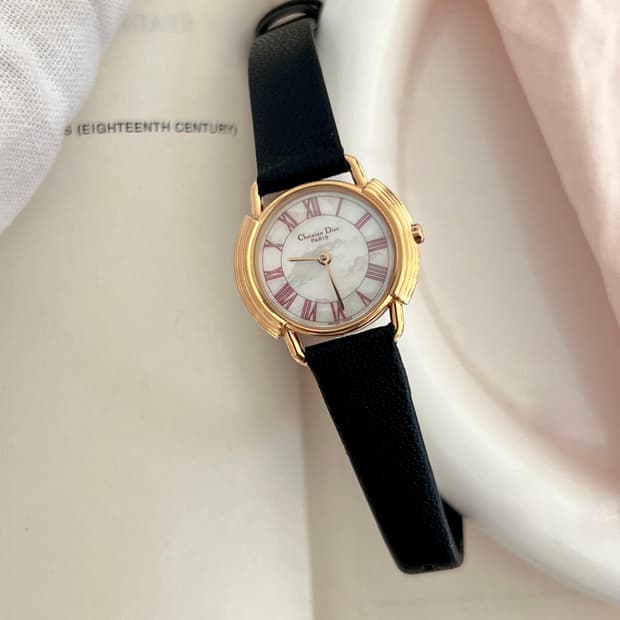 디올 골드 라운드 CD 버클 시계 / 정품감정 . 케어