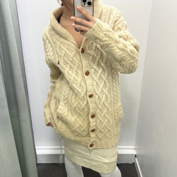 폴로 아이보리 꽈베기 가디건