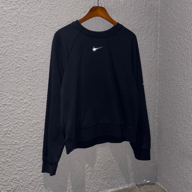 나이키 백 포켓 맨투맨