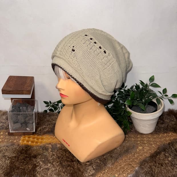 Ivory grunge cross reversible loose 비니