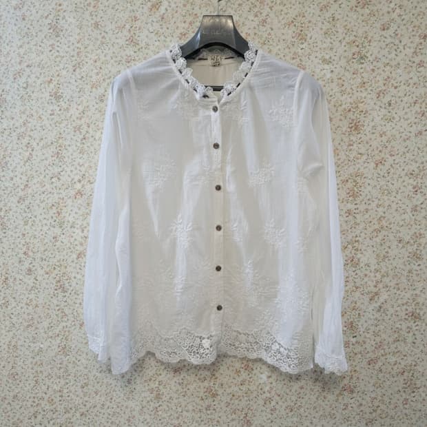 화이트 레이스 블라우스 44