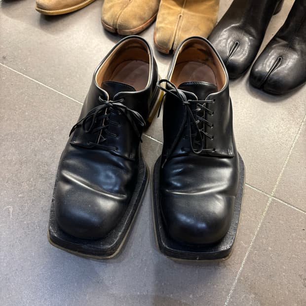 보테가베네타 스퀘어 더비 42 팝니다