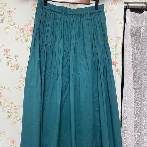 청록색 플리츠 롱스커트
