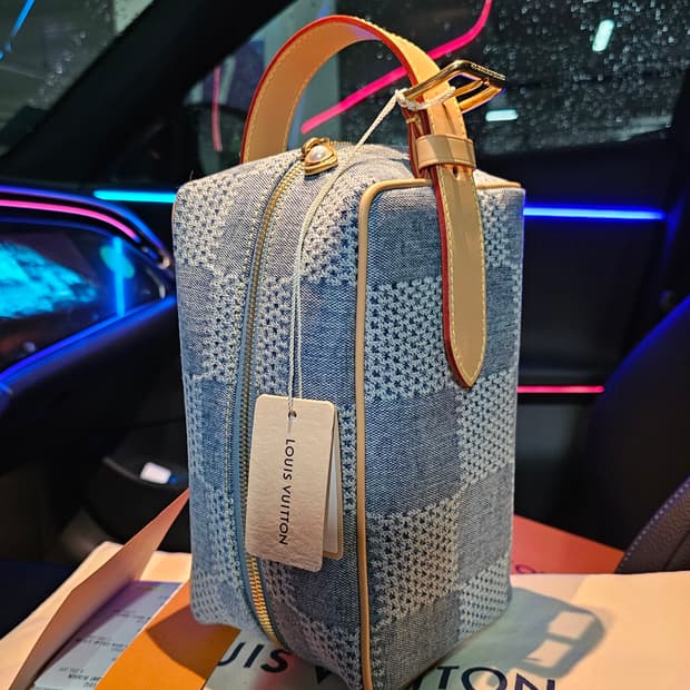 루이비통 퍼렐 한정판 데님 돕키트 클러치백 (새상품)