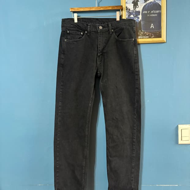 00’s Levis black 505 denim pant.