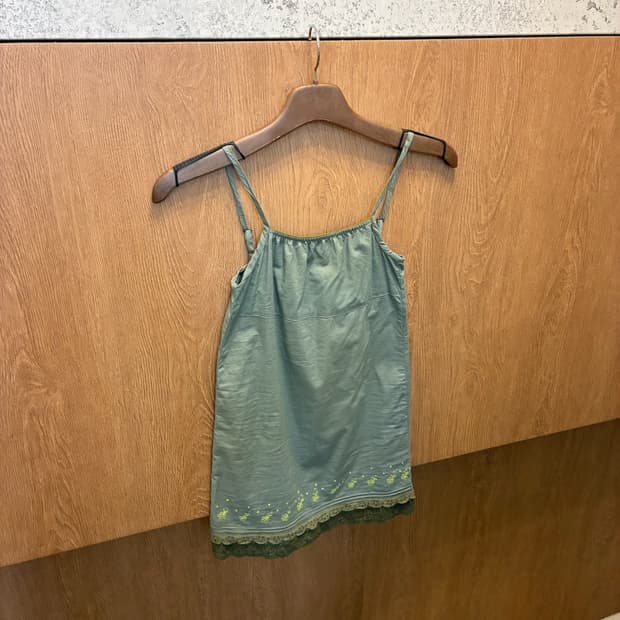 빈티지 슬리브리스 레이스 트리밍 플라워 자수 디테일 카키 k337